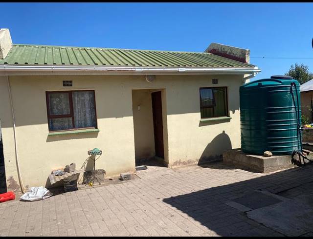 8 BEDROOM HOUSE FOR SALE IN EZIBELENI